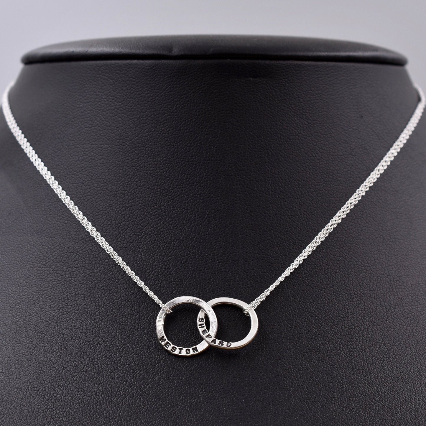 Interlocking Circle Name Necklace